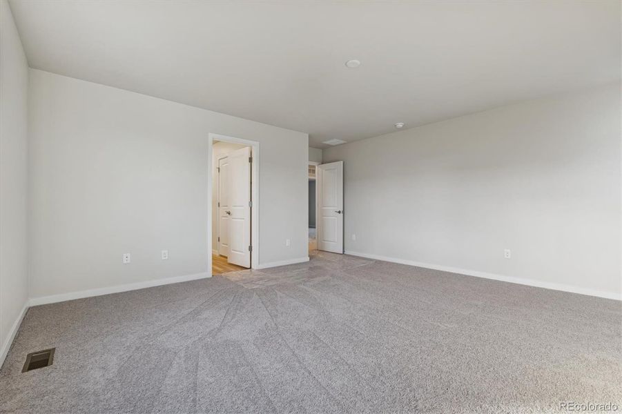 Spacious, unfurnished interior of a new home in Farmlore, Brighton (Image 14).