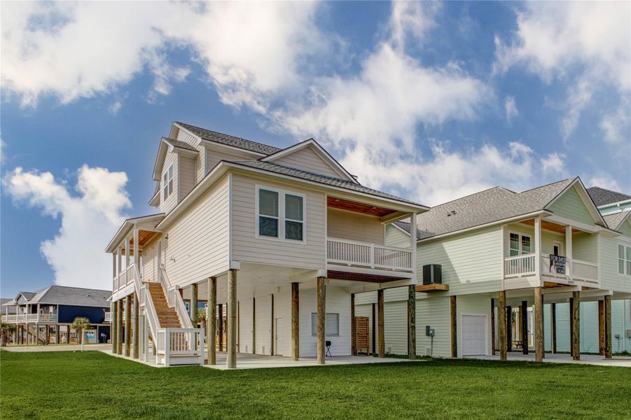Exterior details and patio area of a home in , Galveston (Image 22).