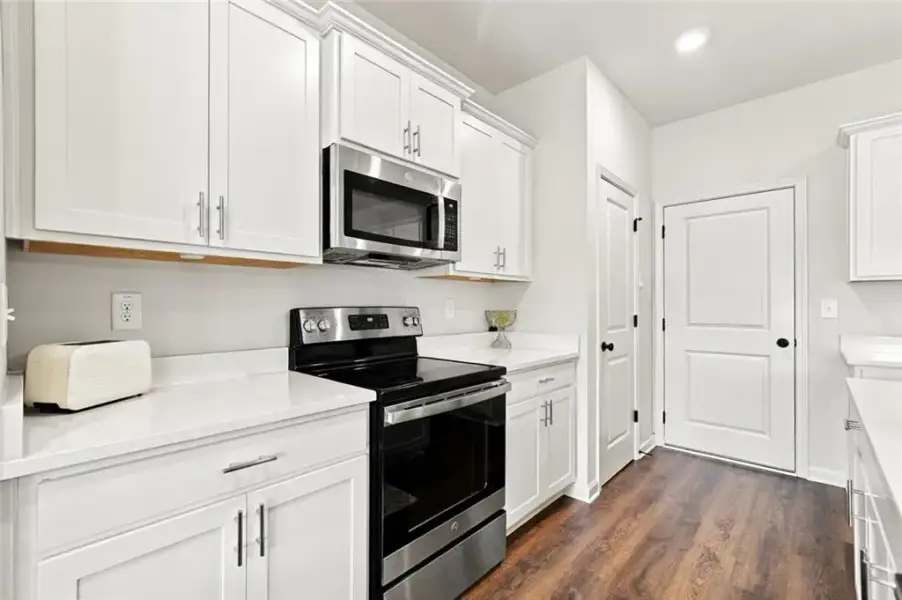 Furnished interior view inside a new home in , Jasper (Image 9).