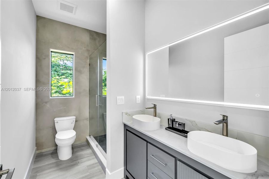 Furnished interior view inside a new home in , Fort Lauderdale (Image 15).