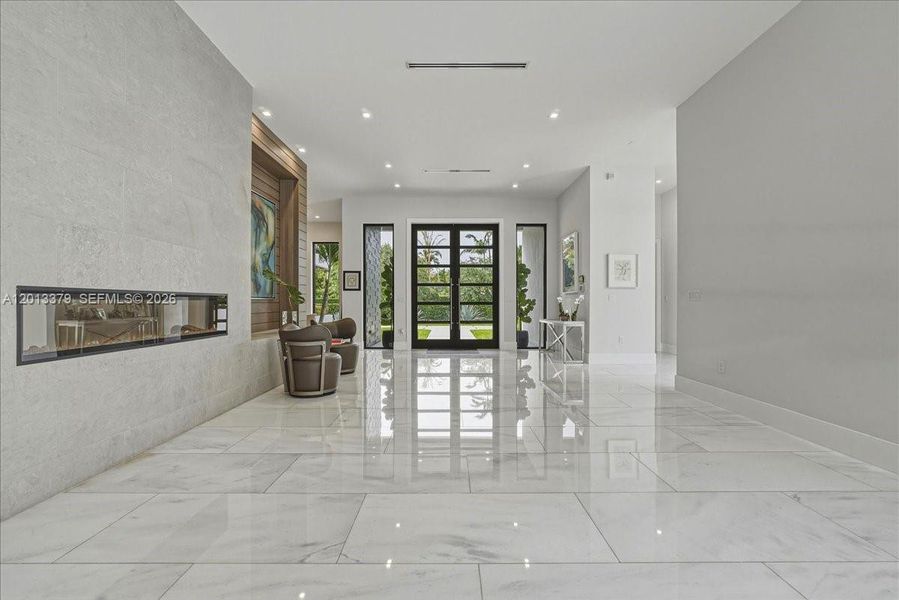 Spacious, unfurnished interior of a new home in , Pinecrest (Image 23).