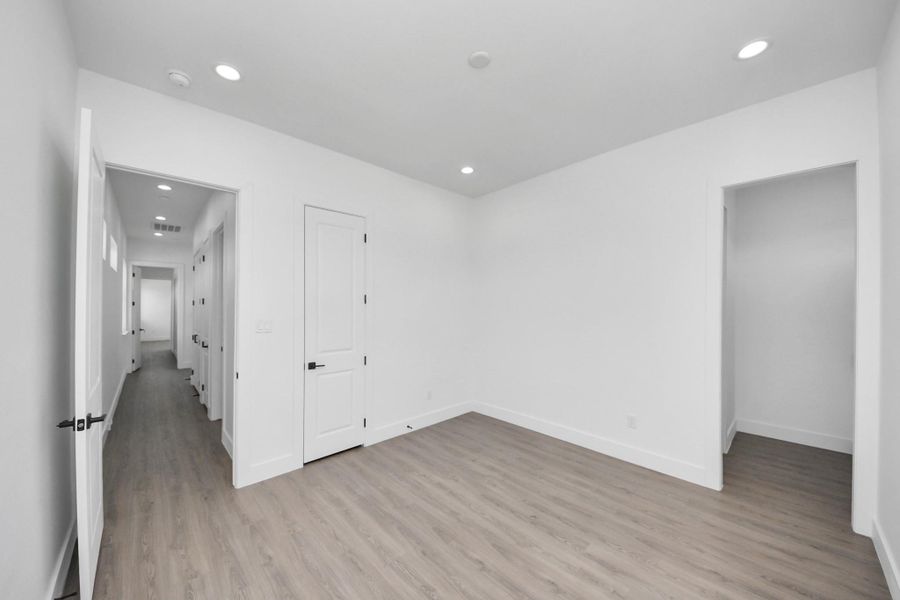 Spacious, unfurnished interior of a new home in , Houston (Image 11).