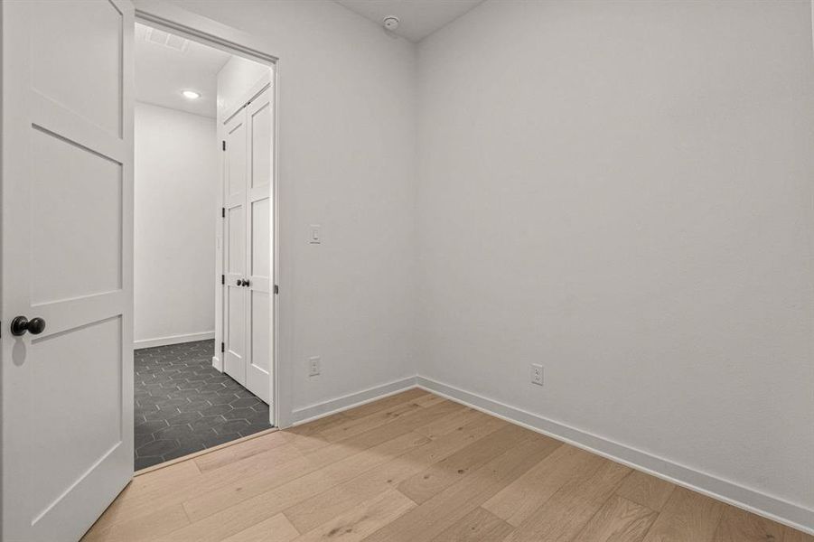 Spacious, unfurnished interior of a new home in , Aledo (Image 18).