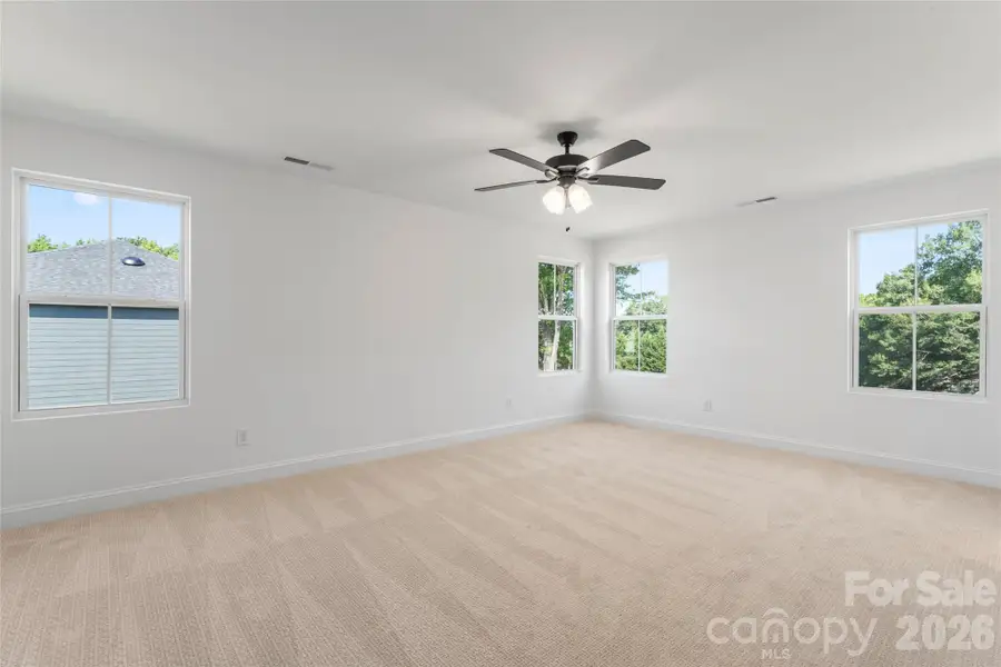 Spacious, unfurnished interior of a new home in , Harrisburg (Image 31).