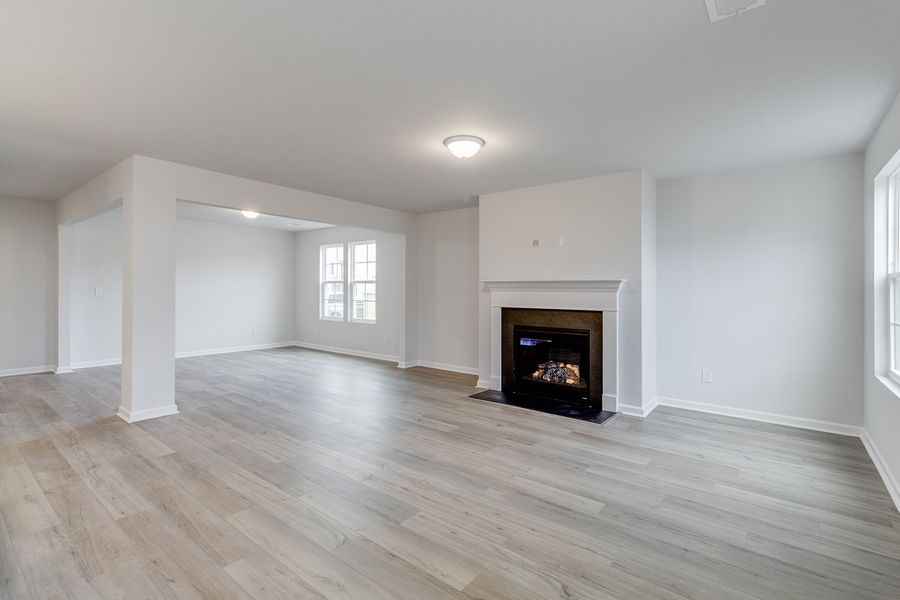 Spacious, unfurnished interior of a new home in Winston Point, Gilbert (Image 19).