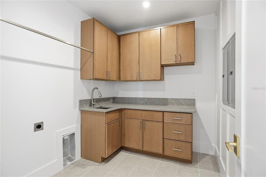 Furnished interior view inside a new home in , Winter Garden (Image 7).