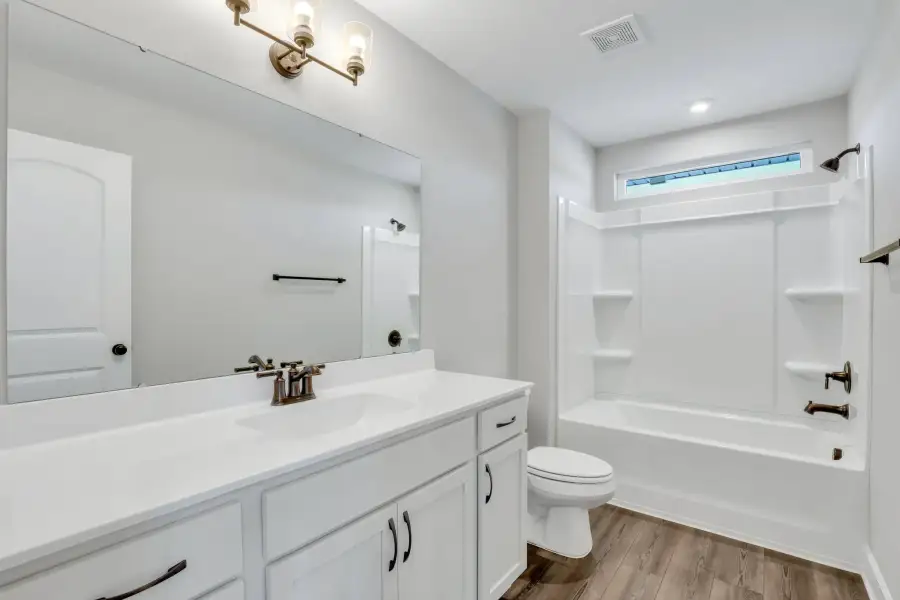 Sherwood – Secondary Bath with Tub-Shower Combination