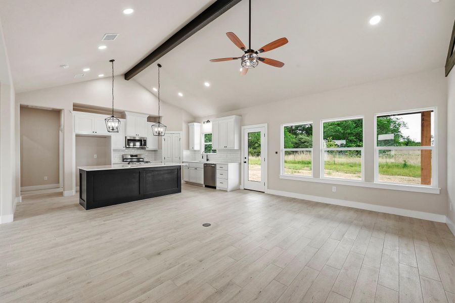 Spacious, unfurnished interior of a new home in , Franklin (Image 19).