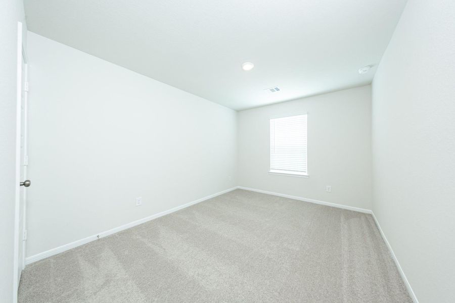 Spacious, unfurnished interior of a new home in Bammel Oaks, Houston (Image 16).