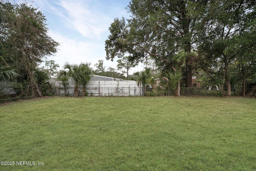 Exterior details and patio area of a home in , Jacksonville (Image 4).
