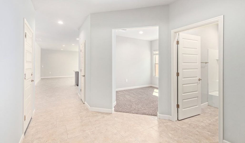 Spacious, unfurnished interior of a new home in Sycamore Vista, Vail (Image 22).