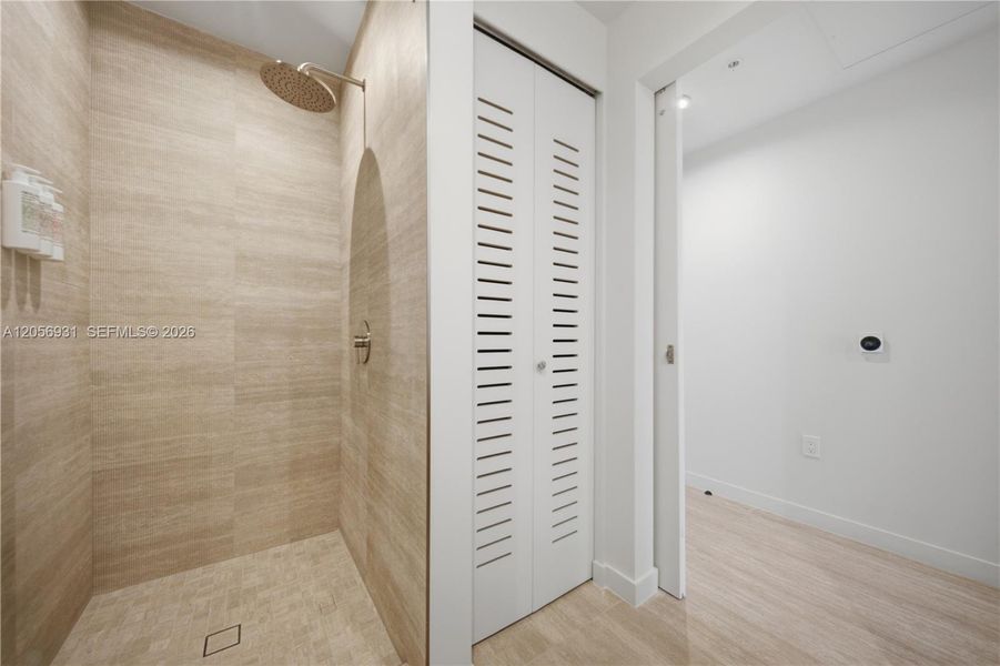 Spacious, unfurnished interior of a new home in , Miami (Image 14).