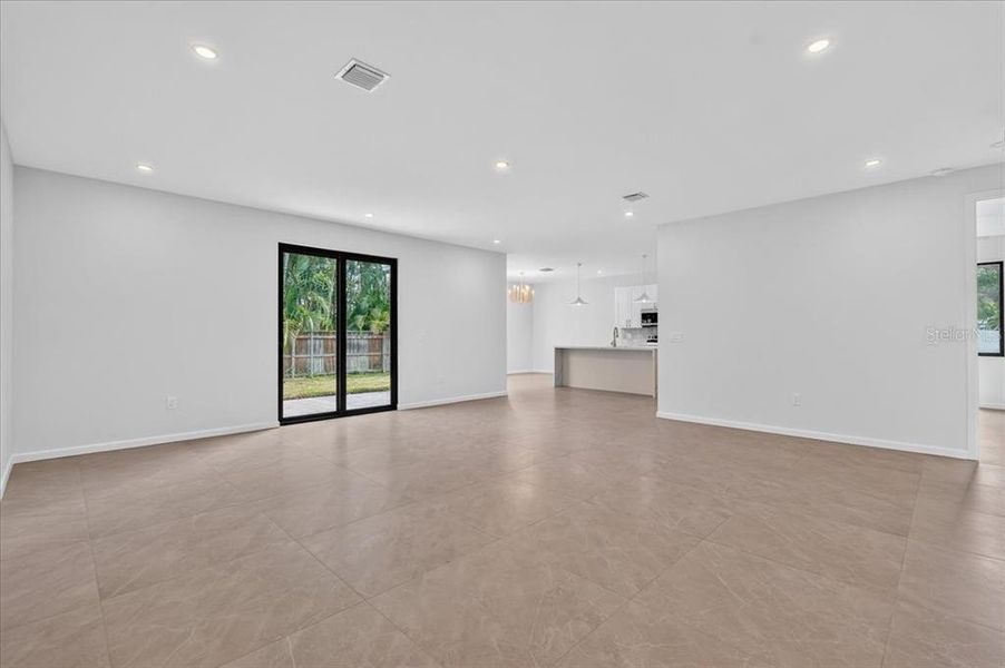 Spacious, unfurnished interior of a new home in , Seminole (Image 26).