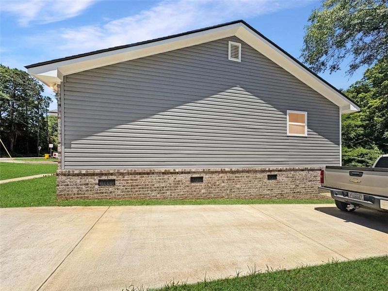 Exterior details and patio area of a home in , Forsyth (Image 3).