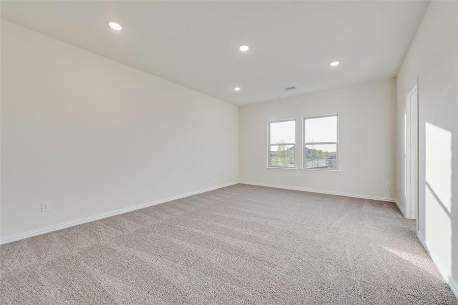 Spacious, unfurnished interior of a new home in Walden Pond, Forney (Image 26).