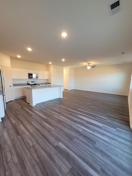 Spacious, unfurnished interior of a new home in Crossing at Givhans, Ridgeville (Image 9).