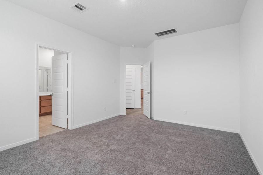 Spacious, unfurnished interior of a new home in Bauer Meadows, Hockley (Image 18).