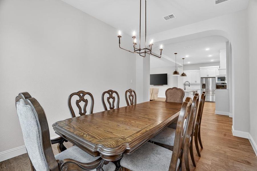 Furnished interior view inside a new home in Rockwood 65', Mansfield (Image 15).
