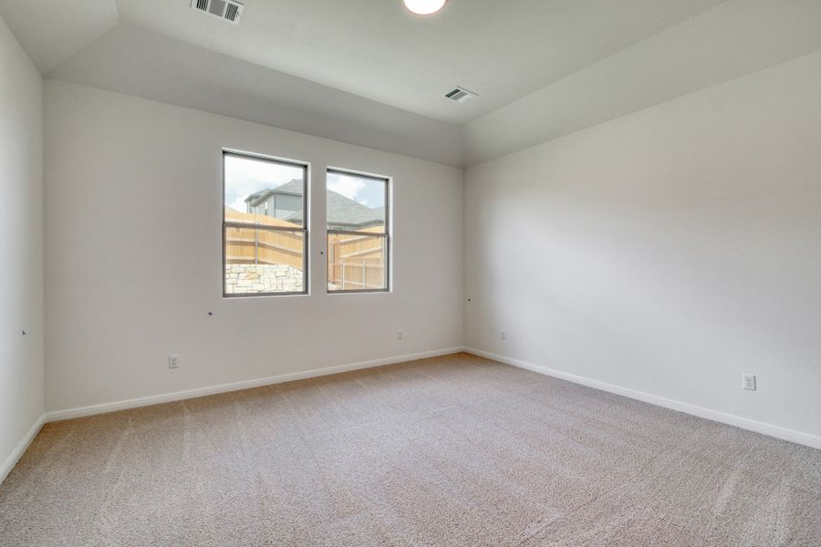 Spacious, unfurnished interior of a new home in Trinity Ranch, Elgin (Image 19).