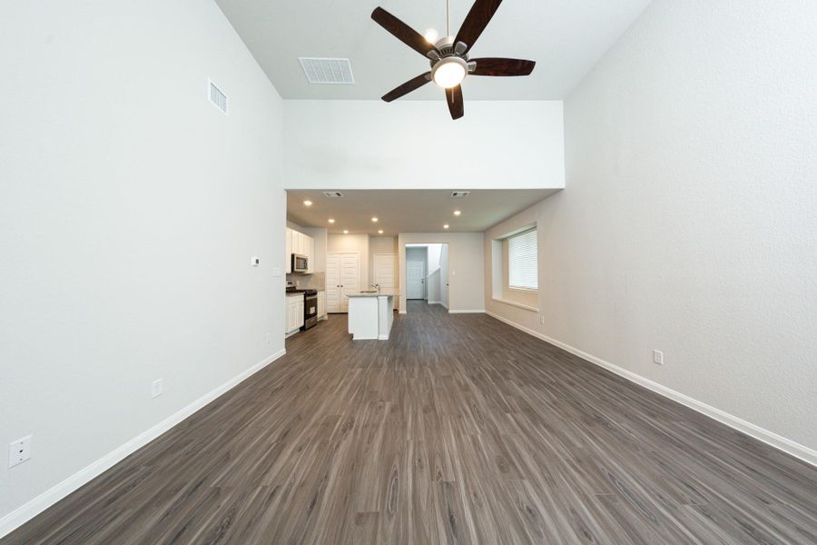 Spacious, unfurnished interior of a new home in River's Edge, Conroe (Image 12).