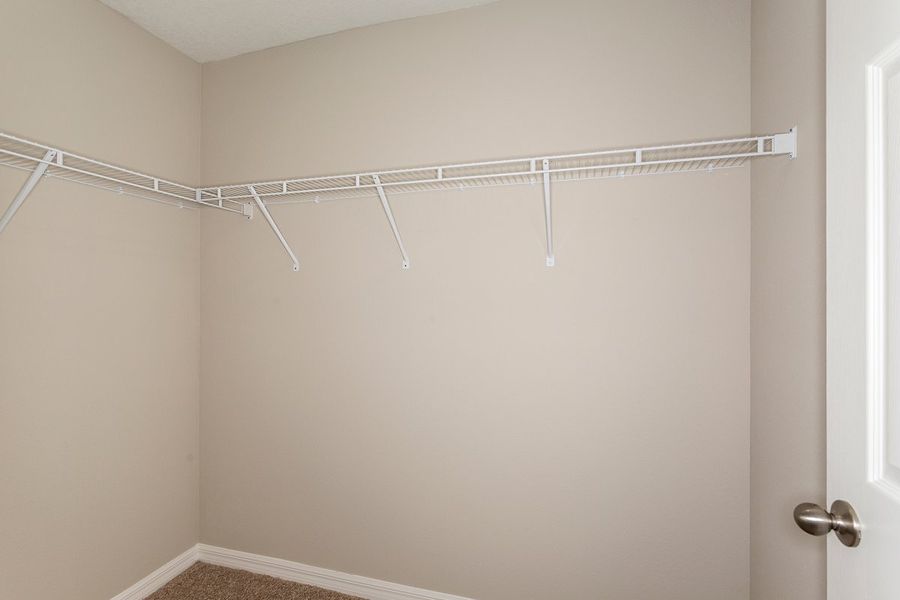 Spacious, unfurnished interior of a new home in Scenic Terrace, Haines City (Image 16).