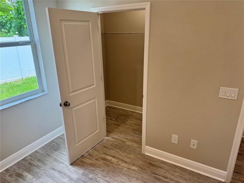 Spacious, unfurnished interior of a new home in , Dade City (Image 50).