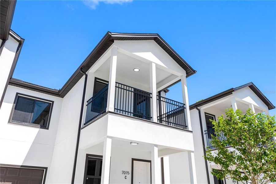 Exterior details and patio area of a home in , Tampa (Image 3).