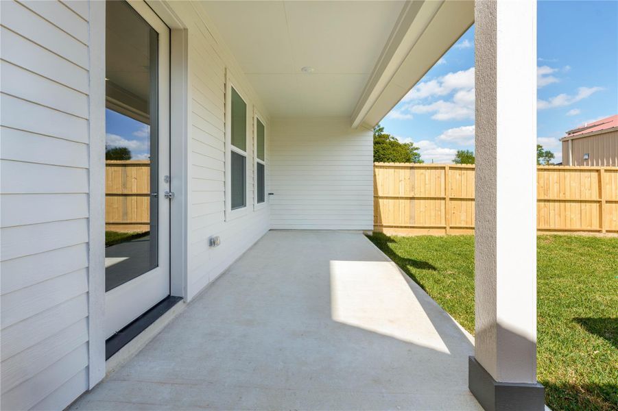 Exterior details and patio area of a home in , Houston (Image 16).