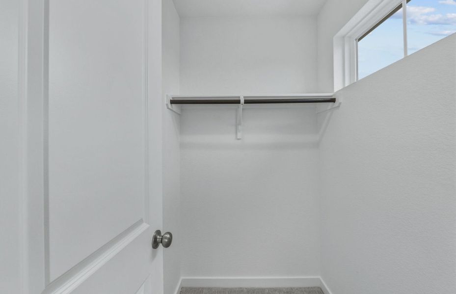 Spacious, unfurnished interior of a new home in Larson Crossing, Elgin (Image 27).