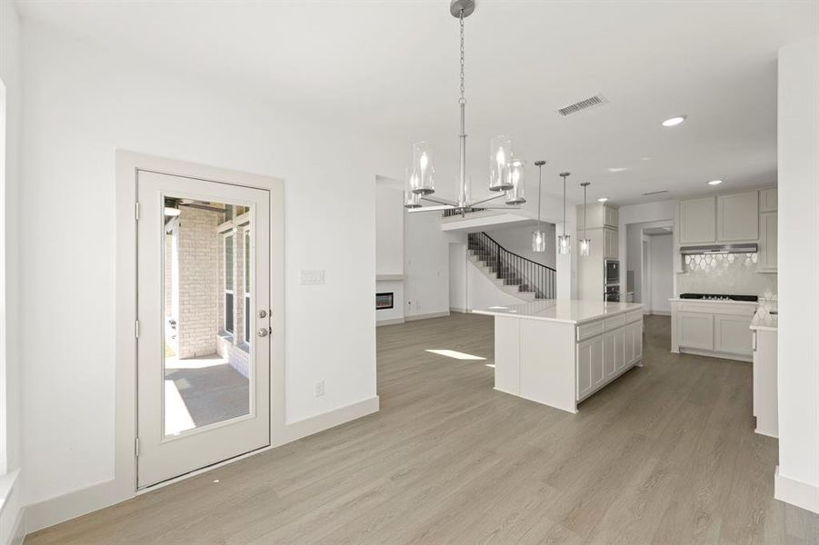 17. 5920 Mustang - Nook (2) 17. 5920 Mustang - Nook (2)