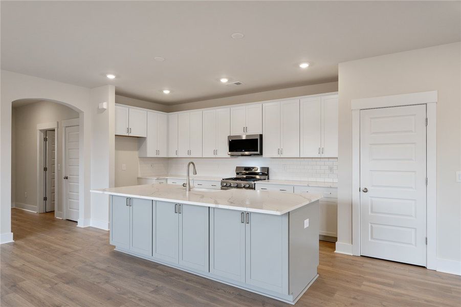 Furnished interior view inside a new home in Eagle Creek, Central (Image 8).