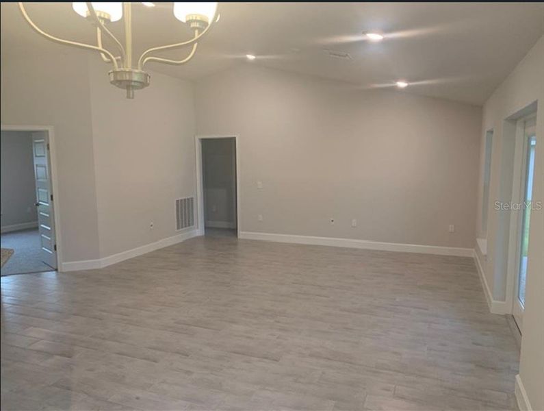 Spacious, unfurnished interior of a new home in Port Charlotte, Port Charlotte (Image 6).