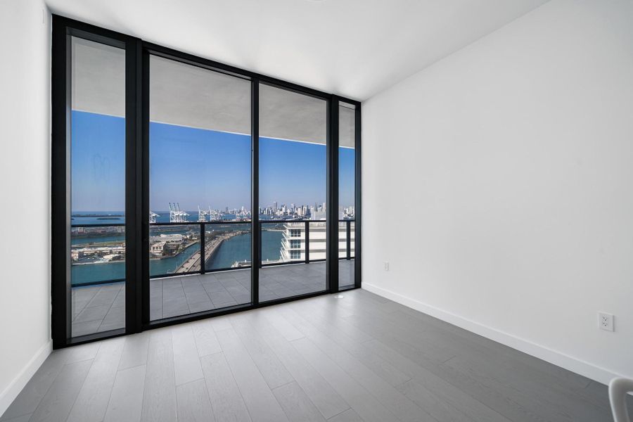 Spacious, unfurnished interior of a new home in , Miami Beach (Image 21).