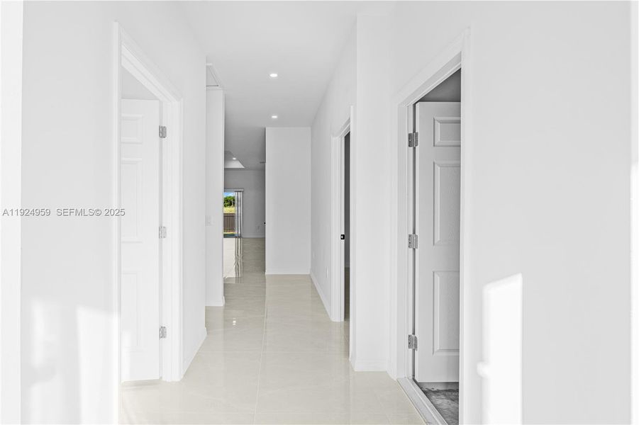 Spacious, unfurnished interior of a new home in , Lehigh Acres (Image 29).