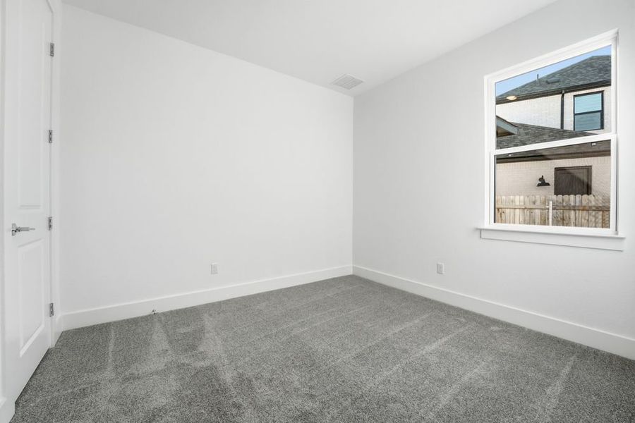 Spacious, unfurnished interior of a new home in Santa Rita Ranch, Liberty Hill (Image 19).