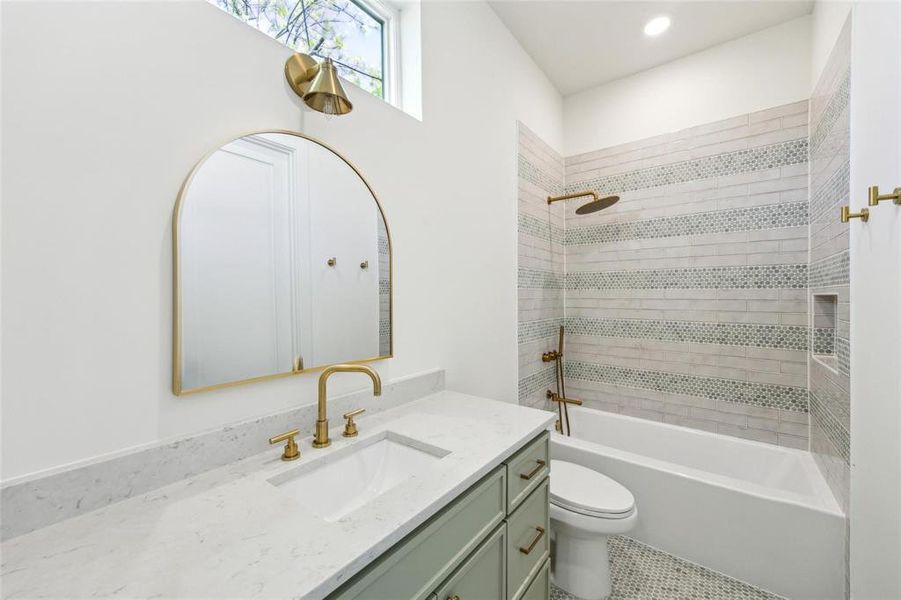 Furnished interior view inside a new home in , Dallas (Image 10).