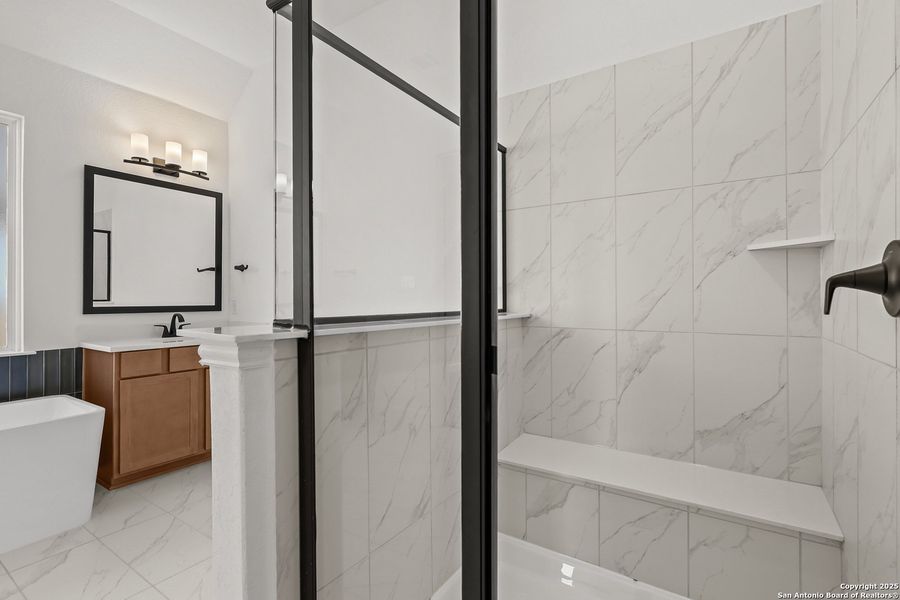 Image 34 of a home in Mayfair 60'.