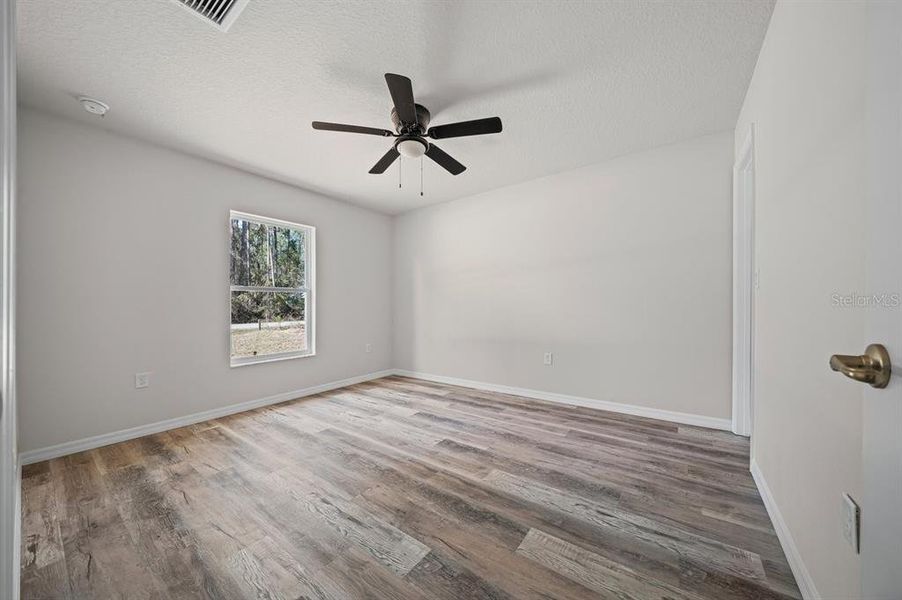 Spacious, unfurnished interior of a new home in , Citrus Springs (Image 25).
