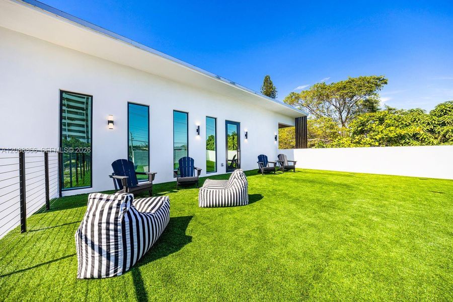 Exterior details and patio area of a home in , Miami (Image 3).