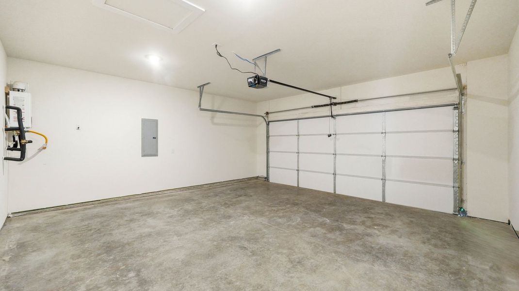 Spacious, unfurnished interior of a new home in Fieldcrest Acres, Blountville (Image 26).