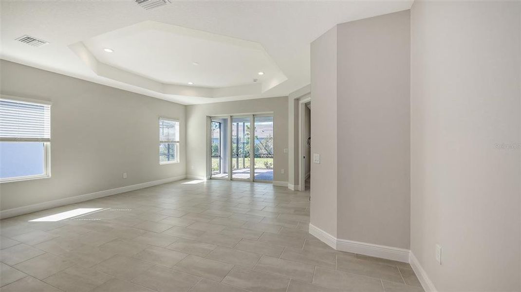 Spacious, unfurnished interior of a new home in , Venice (Image 26).