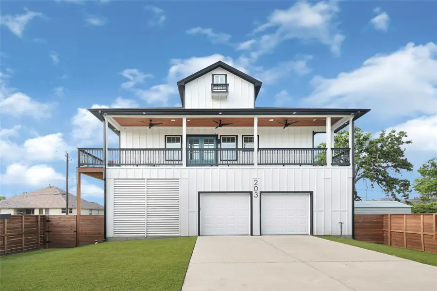 Discover your perfect sanctuary in this stunning en suite retreat!