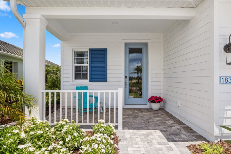 Representative exterior details of a home built from the Heritage 2 by Neal Communities in Palmera, Venice (Image 4).