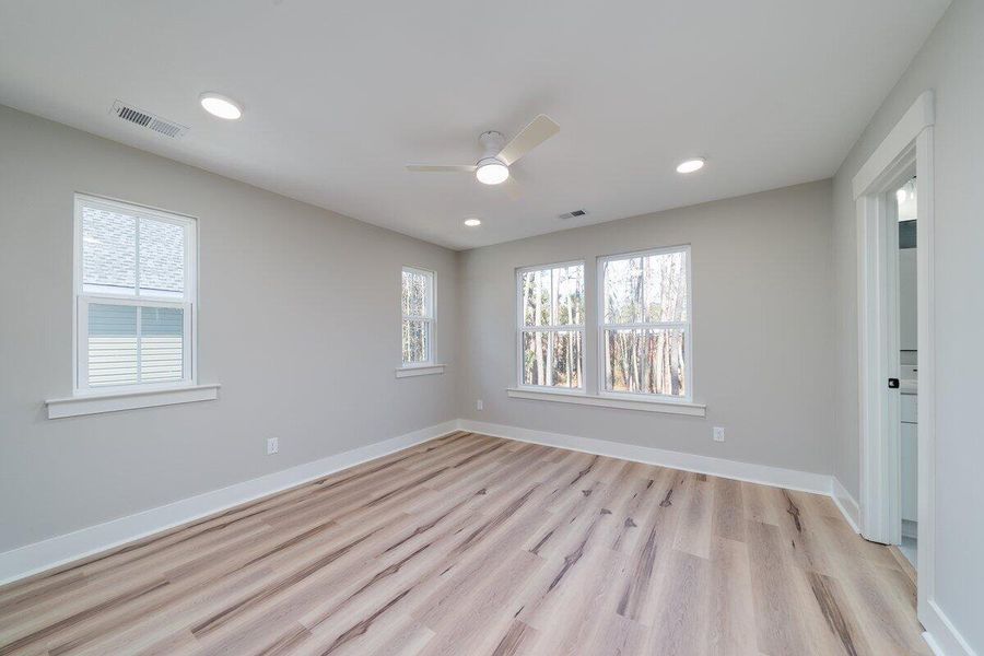Spacious, unfurnished interior of a new home in , Summerville (Image 20).