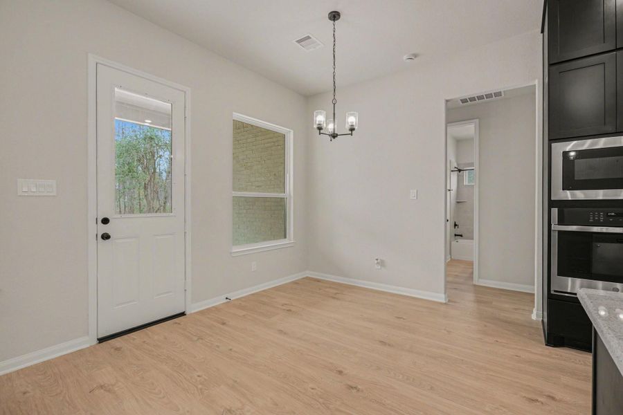 Spacious, unfurnished interior of a new home in Encino Estates, Dayton (Image 27).