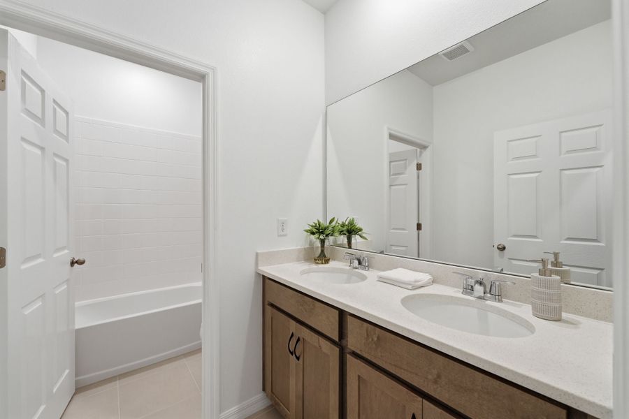 Representative furnished interior of a home built from the Haven by Risewell Homes in Cypress Bluff, Groveland (Image 14).
