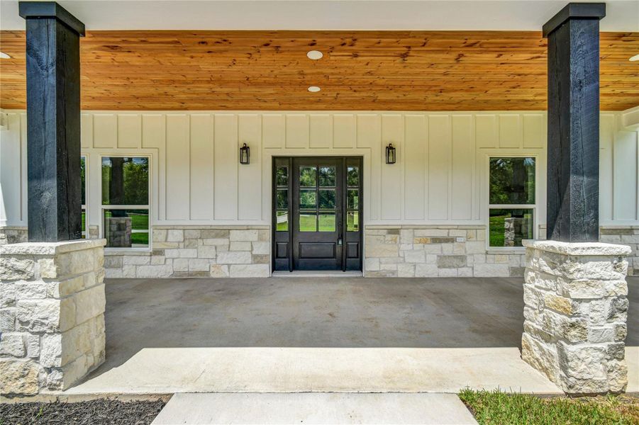 Exterior details and patio area of a home in , Angleton (Image 26).