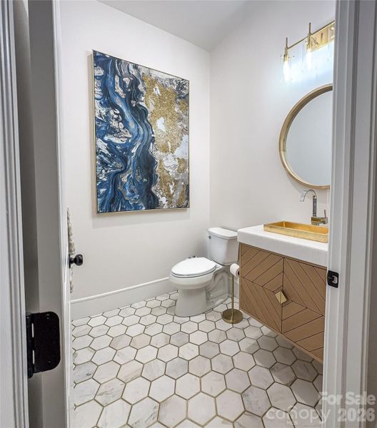 Furnished interior view inside a new home in , Hickory (Image 10).