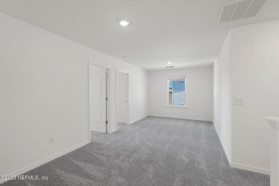 Spacious, unfurnished interior of a new home in Wells Landing, Jacksonville (Image 10).