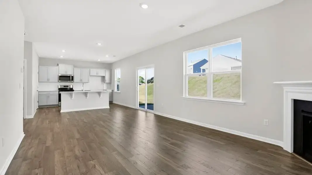 Spacious, unfurnished interior of a new home in Russell Place, Spartanburg (Image 25).